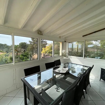 Chez Dauphinchrist Apartment *