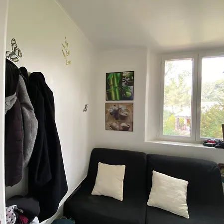Chez Dauphinchrist شقة